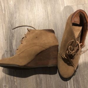 Lucky brand boot wedge size 10 great condition